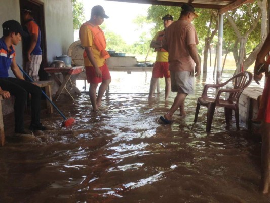 Lluvias causan primeras inundaciones en el Valle de Sula