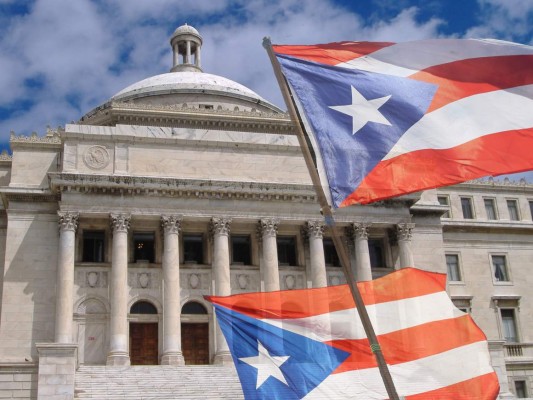 Crisis fiscal provoca default parcial de Puerto Rico
