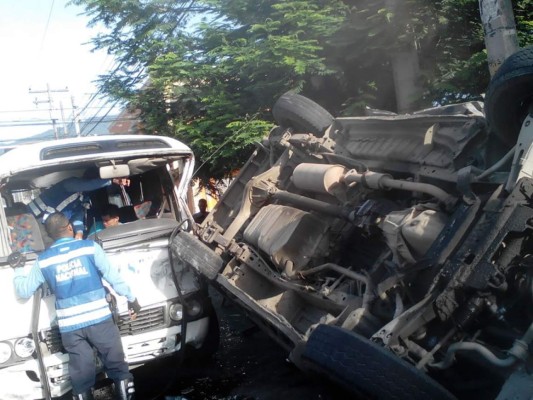 Choque entre dos autobuses deja 8 lesionados en San Pedro Sula