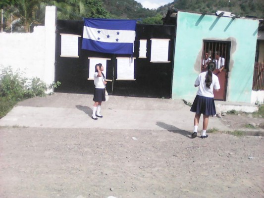 Honduras: Estudiantes cierran colegio y denuncian maltrato psicológico
