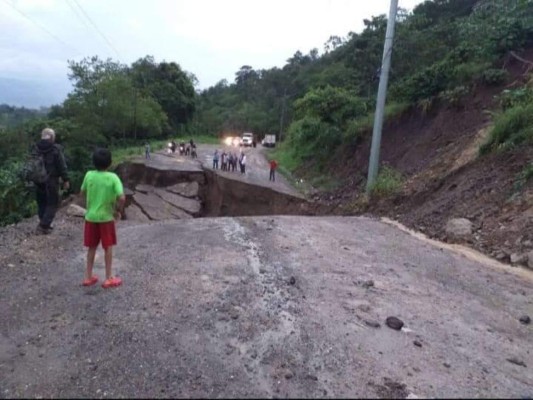 Colapsa carretera CA-4 y deja incomunicadas las fronteras