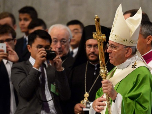 Vaticano abre las puertas a parejas gays