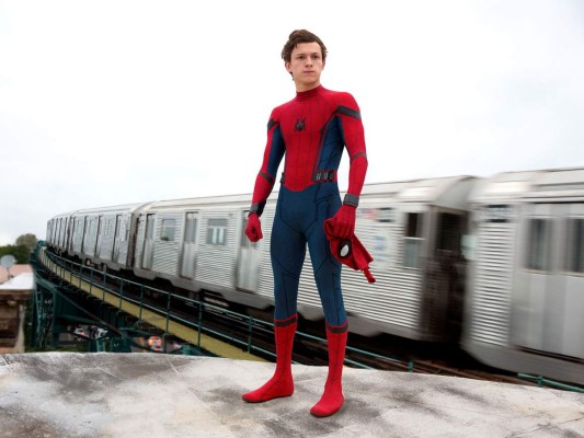 Tom Holland tardaba casi una hora en ponerse el traje de Spiderman