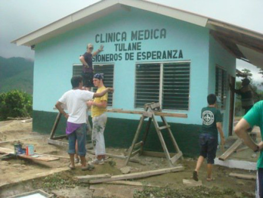 Misioneros llevan ayuda a aldeas de El Merendón