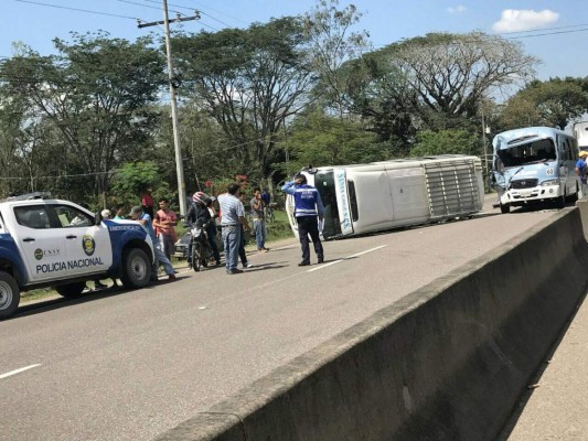 Dos accidentes en menos de 1 km provocan congestionamiento en la recta de Yojoa
