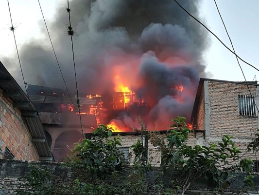 Controlan incendio que destruyó nueve casas en la capital de Honduras