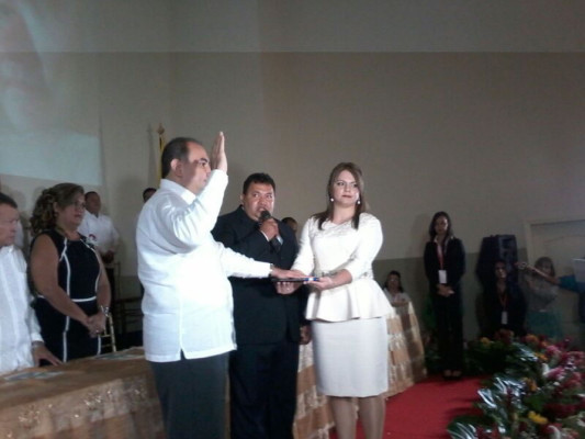Alexander López asume tercer mandato municipal de El Progreso