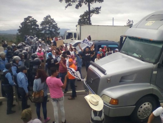Toma provocó caos en peajes en Siguatepeque