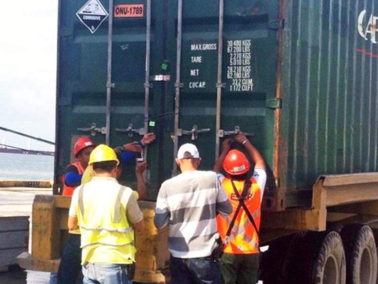 Importadores protestan en Tegucigalpa por cobros de la DEI   