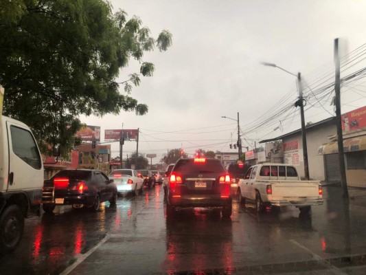 Pronostican lluvias y actividad eléctrica para San Pedro Sula