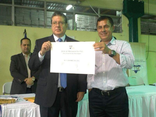 Entregan credencial al alcalde electo de San Luis, Comayagua