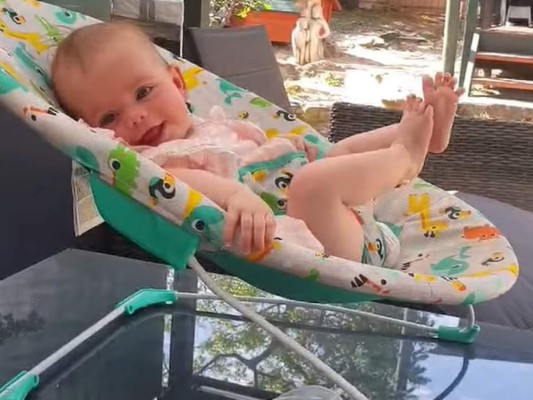 Hombre publica una tierna foto de su bebé antes de lanzarse al vacío junto a ella