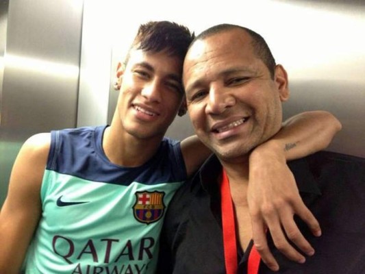 La venta del brasileño Neymar al Barcelona incluyó una orgía