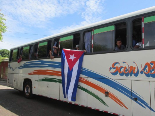 Más cubanos llegan de Centroamérica a México rumbo a EUA