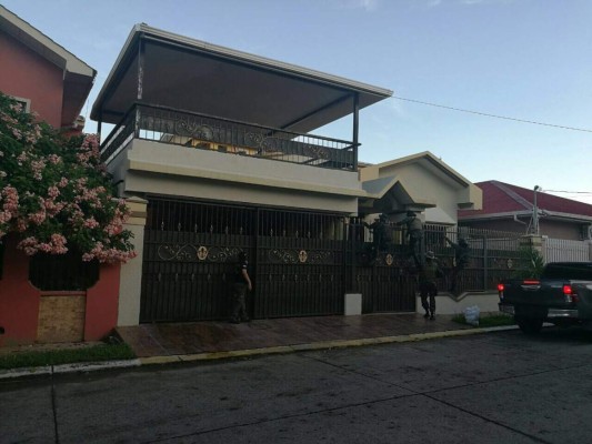 Agentes ejecutan un fuerte operativo en La Ceiba en busca de droga