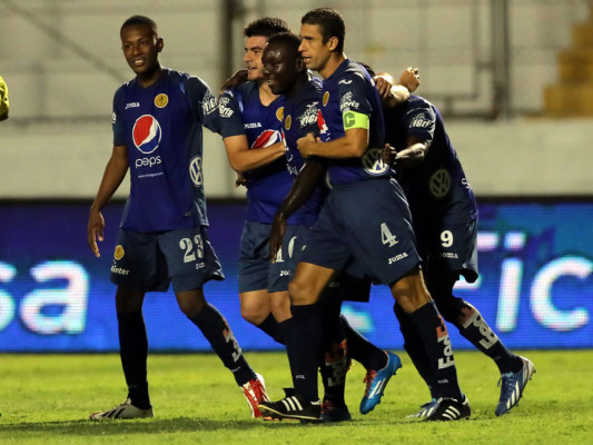 Motagua golea al Victoria y mete presión por primeros lugares