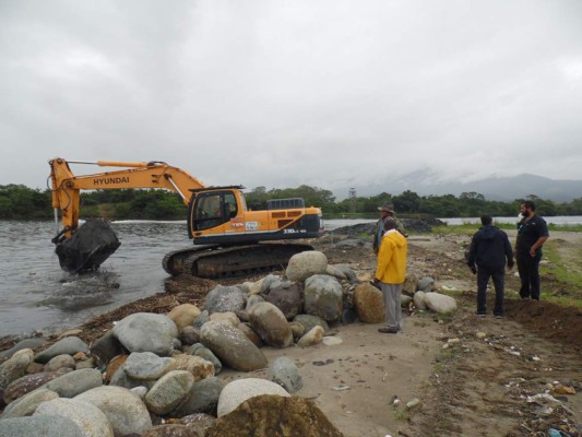 Dueños de botes dragarán puerto de La Ceiba