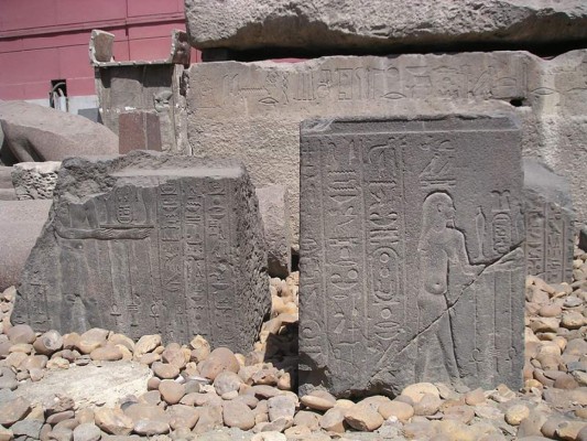 Suiza devuelve a Egipto un relieve de granito robado hace 30 años en templo