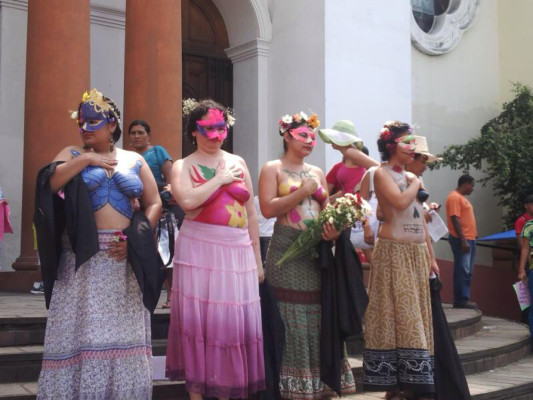 No más muertes ni violencia claman mujeres en las calles