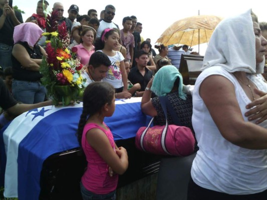 Dan el último adiós a policía muerto en operativo antimaras