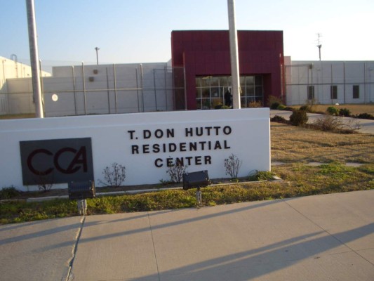 OEA pide cierre de centros de detención de familias inmigrantes en EUA