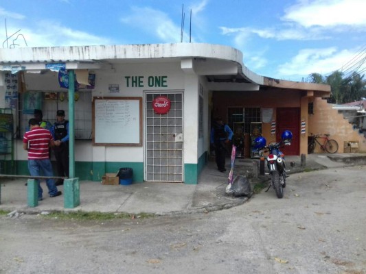 Llega como cliente y mata a otro en barbería en La Ceiba   