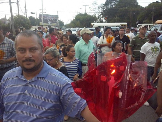 Ceibeños salen a las calles cansados de los apagones de la Enee