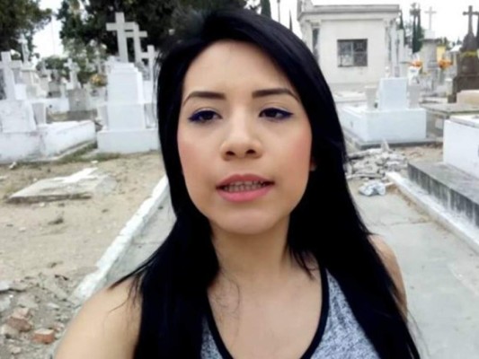En un Cementerio graban película pornográfica en México