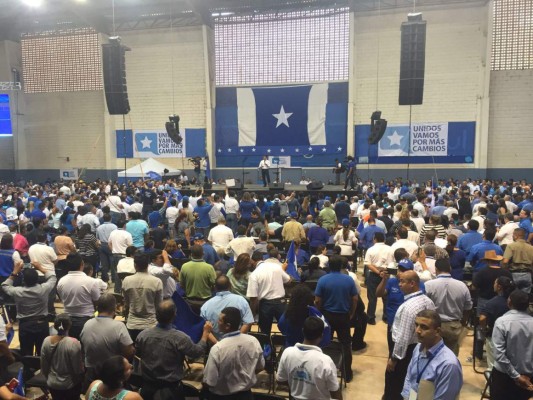 'Unidos somos invencibles': Juan Orlando Hernández en convención