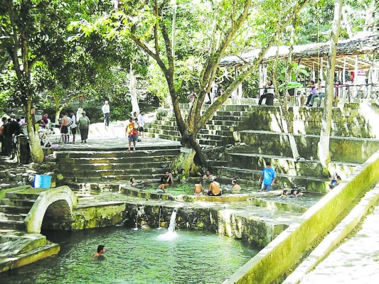 Las aguas termales de Gracias son uno de los atractivos.