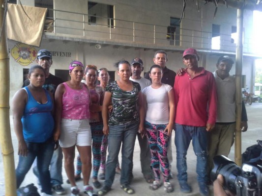 Trasladan a tierra firme 16 balseros cubanos rescatados