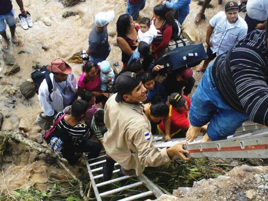 Un muerto por lluvias; amplían alerta roja en Atlántida y Colón