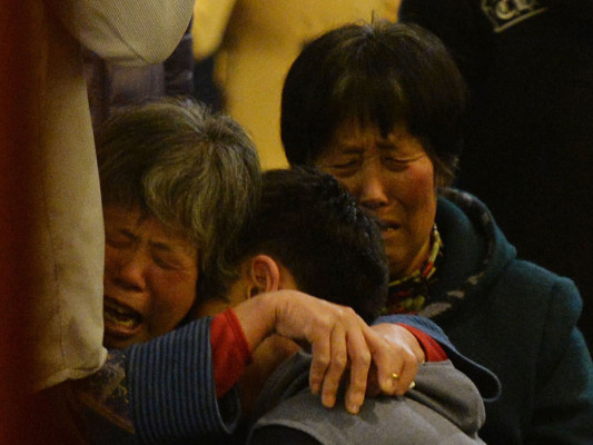 'No creemos que estén muertos', dicen familiares de víctimas del vuelo MH370