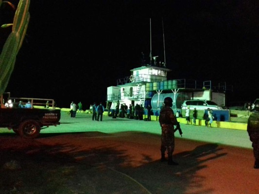 Inspeccionan embarcación con supuesta droga en La Ceiba