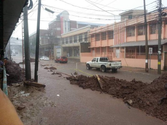 Tormenta deja un taxista muerto y 15 colonias capitalinas inundadas