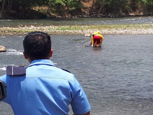 Encuentran cadáver flotando en río Chamelecón