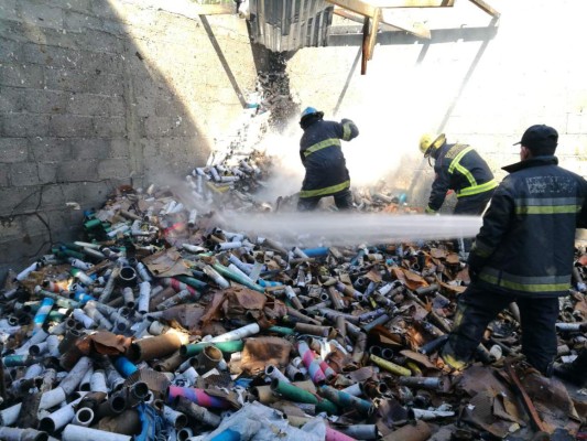 Fallece hombre que resultó quemado al incendiarse cohetería