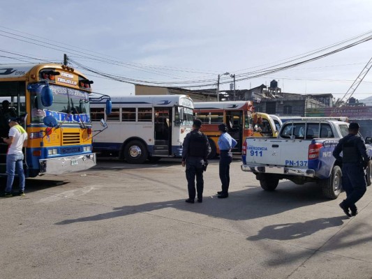 Transportistas de Colón paralizan unidades por extorsión