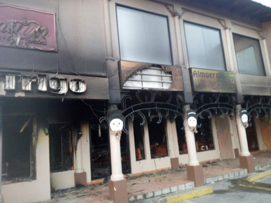 Cuatro negocios saqueados y quemados en El Progreso