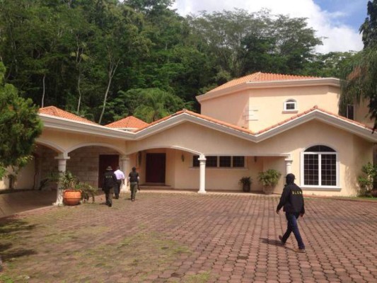 Interior de la casa del empresario Yankel Rosenthal, quien fue detenido el pasado 6 de octubre al llegar al aeropuerto de Miami. Además de su residencia también anunciaron que se asegurará Compañía Azucarera Chumbagua S.A. De C.V.