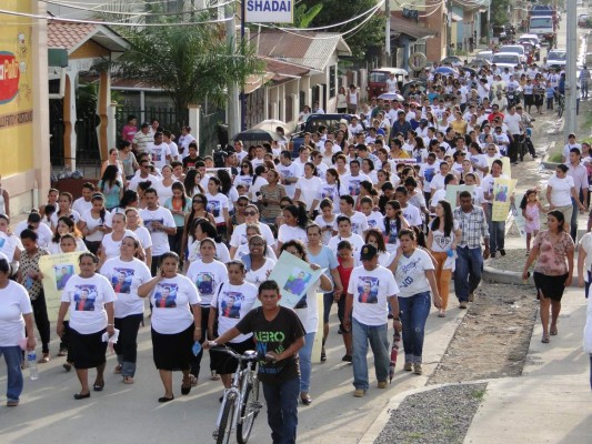 Justicia exigen familiares y amigos de Herlyn Espinal