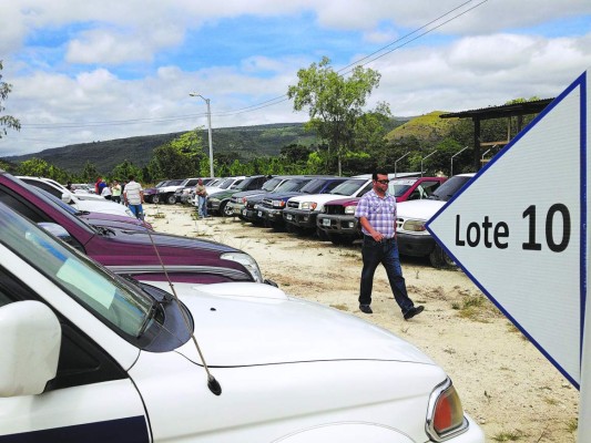 En suspenso subasta de 128 carros de lujo del Estado hondureño