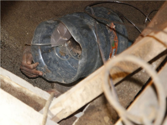 Rescatan a albañil tras 15 horas soterrado en un pozo en La Ceiba