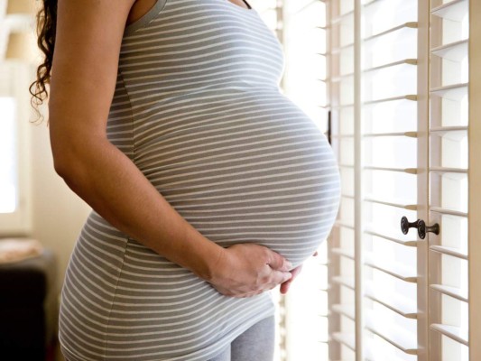 Estados Unidos restringirá visas a mujeres embarazadas