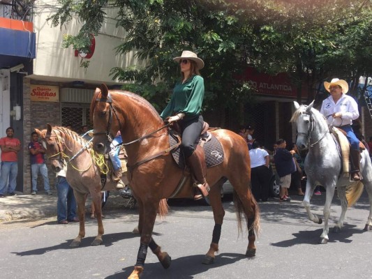 Las mejores imágenes del desfile del Agas