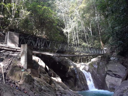 En la comunidad Brisas del Norte, a cinco minutos del parque, está la quebrada Toledo, donde se disfruta de sus refrescantes aguas.