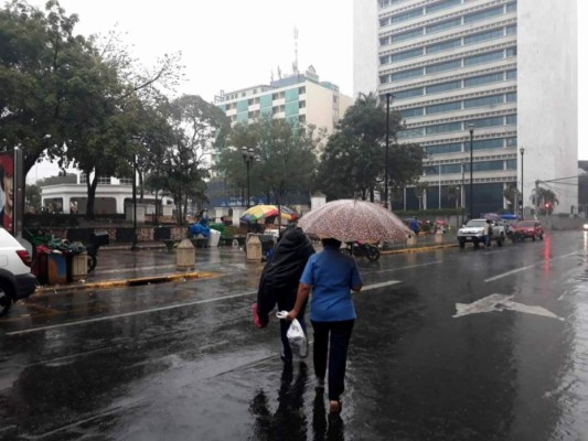 Cenaos pronostica fuertes lluvias para hoy en San Pedro Sula