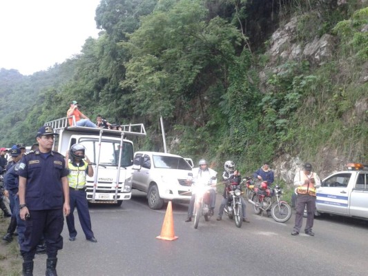 Alertan por más derrumbes en la carretera hacia Occidente