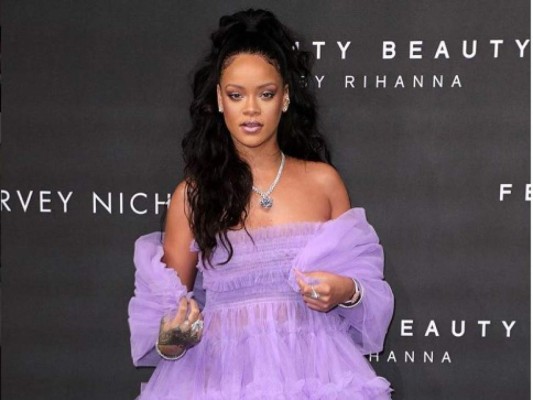 Rihanna lanza una línea de maquillaje anti-sudor