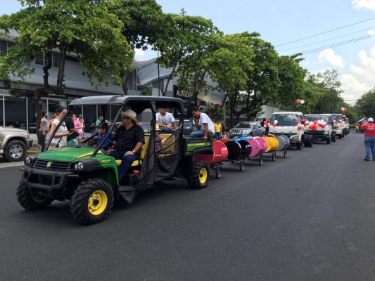 Desfile hípico de la Agas encanta a los sampedranos